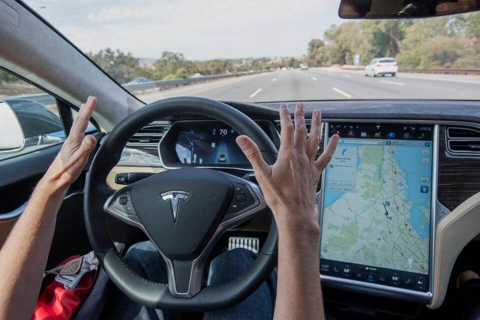 tesla autonomous car run with artificial intelligence